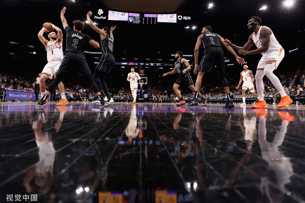 面临双重困 面临双重困