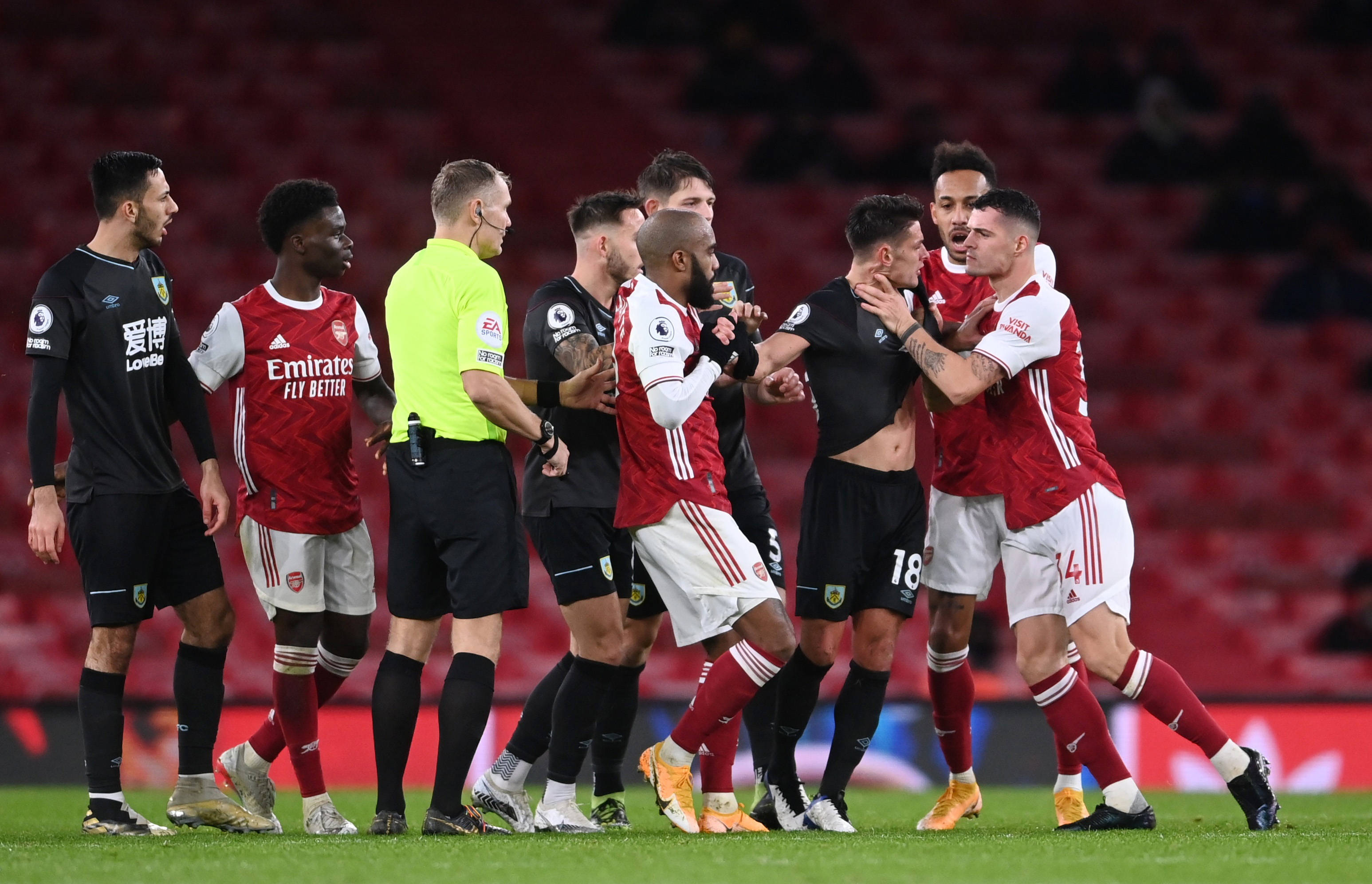 队一度占据 队一度占据