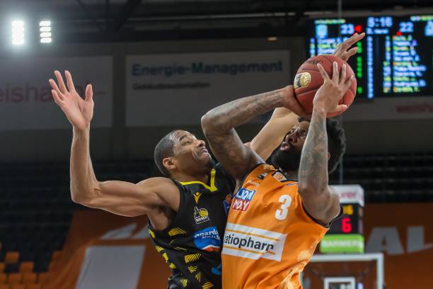 将后卫的攻 将后卫的攻